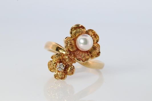 Mikimoto Ring. Vintage 18k Gold Mikimoto Pearl Diamond Double flower bypass ring