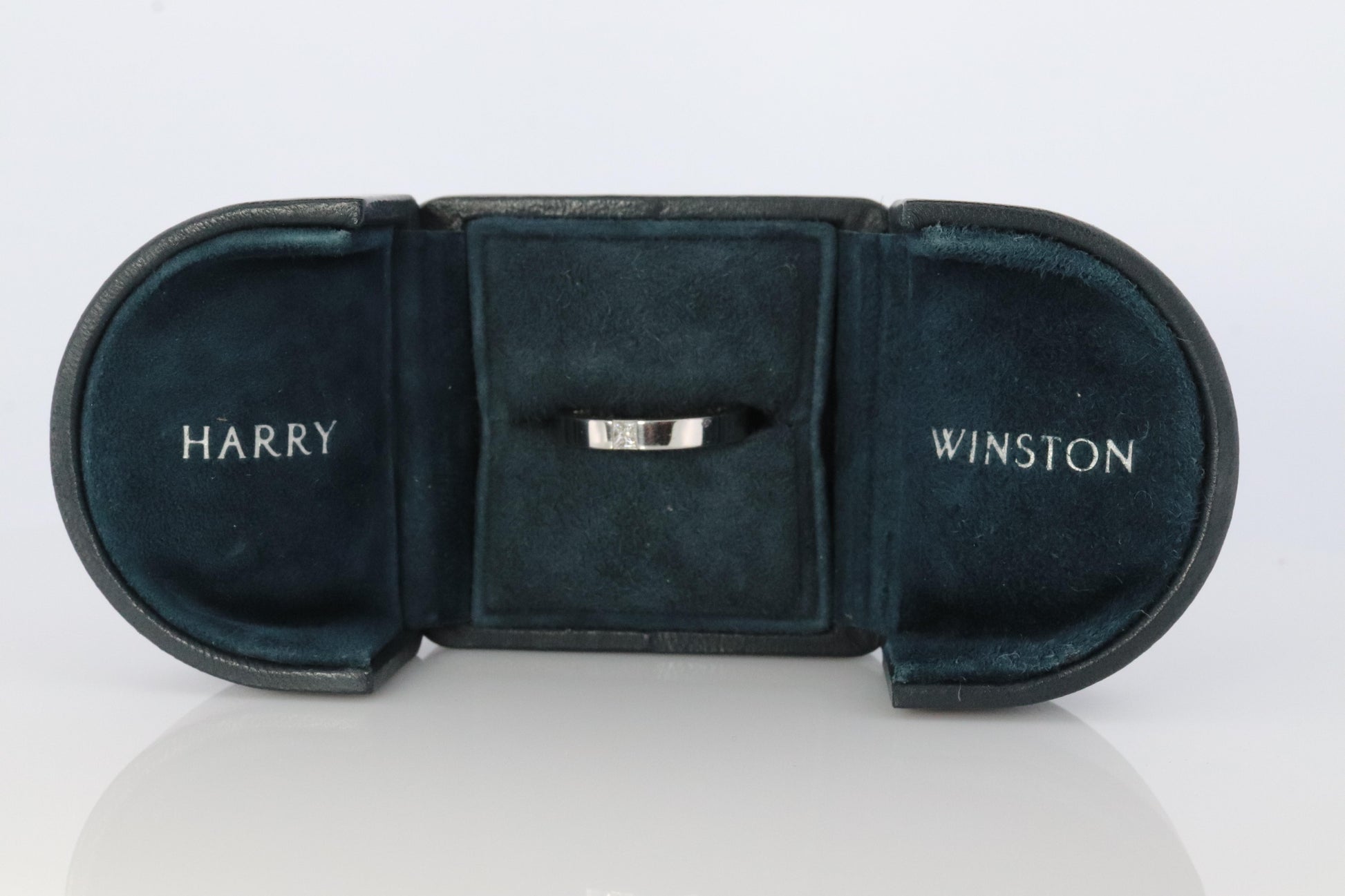 Harry Winston Ring. Princess Diamond Solitaire PT950 Platinum Band.