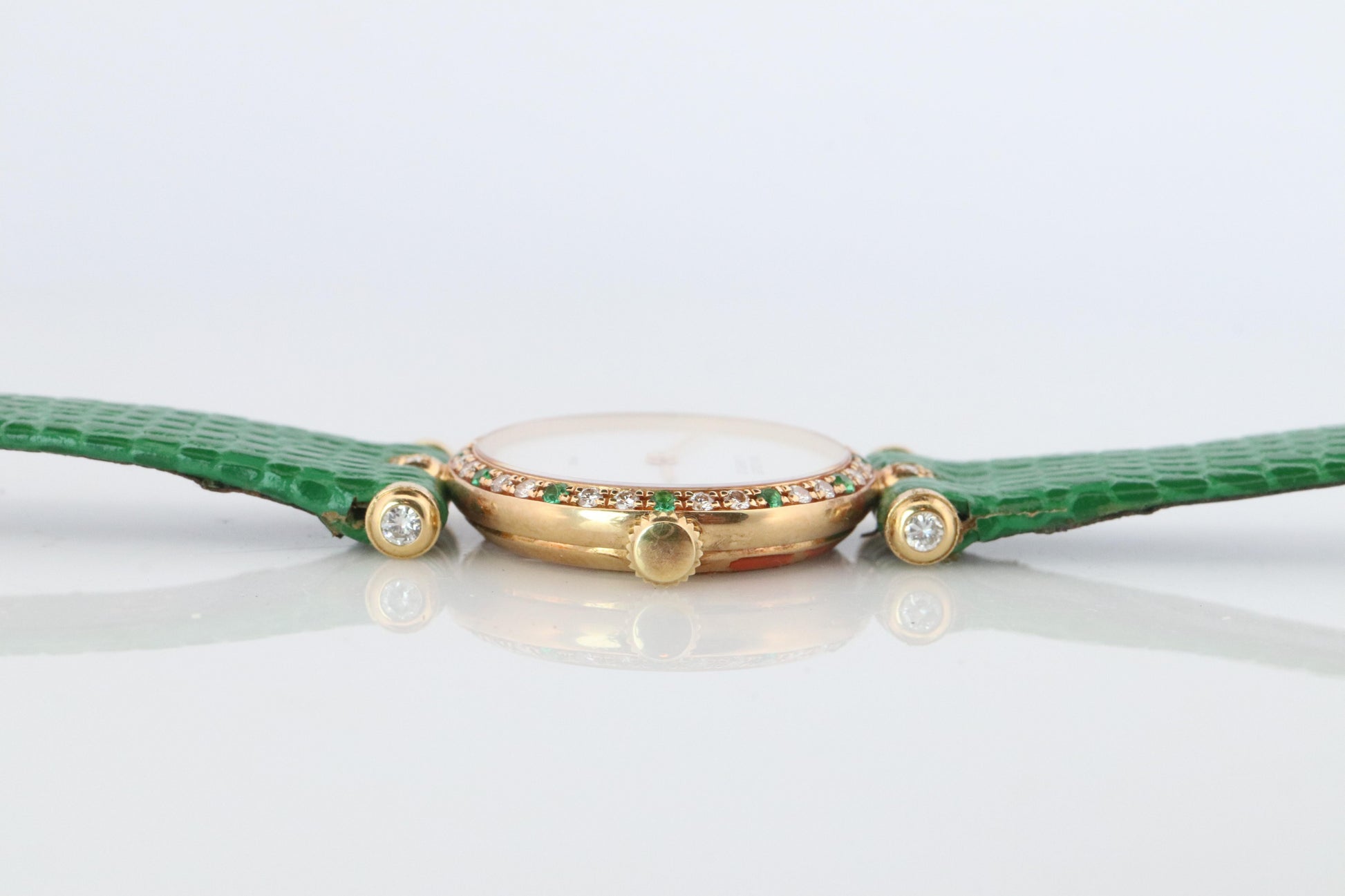 Van Cleef and Arpels 18901 B1 watch 18k Gold VCA Classique Emerald Diamond Bezel