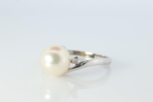 Mikimoto Ring. Vintage 14k Gold Mikimoto Diamond Pearl ring. Mikimoto Pearl