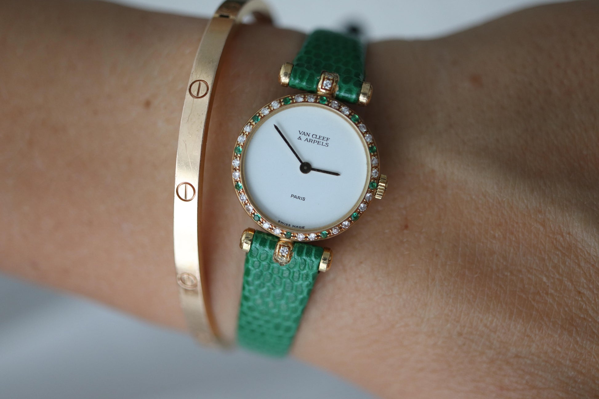 Van Cleef and Arpels 18901 B1 watch 18k Gold VCA Classique Emerald Diamond Bezel