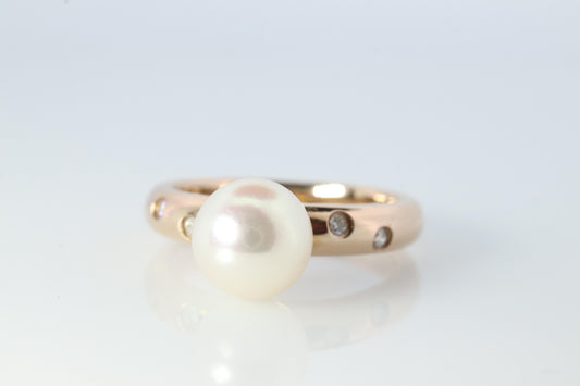 TASAKI Ring. Genuine 18k 750 Pearl Solitaire. Akoya pearl and diamond bezel set