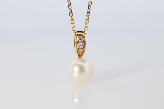 Mikimoto Pendant. Vintage 18k Gold Mikimoto Pearl Diamond Necklace.