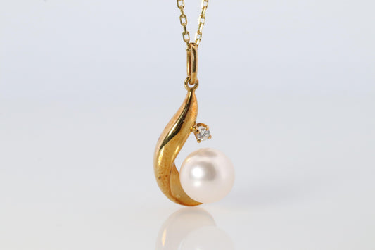 Mikimoto Pendant. Vintage 18k Gold Mikimoto Pearl Diamond Necklace.