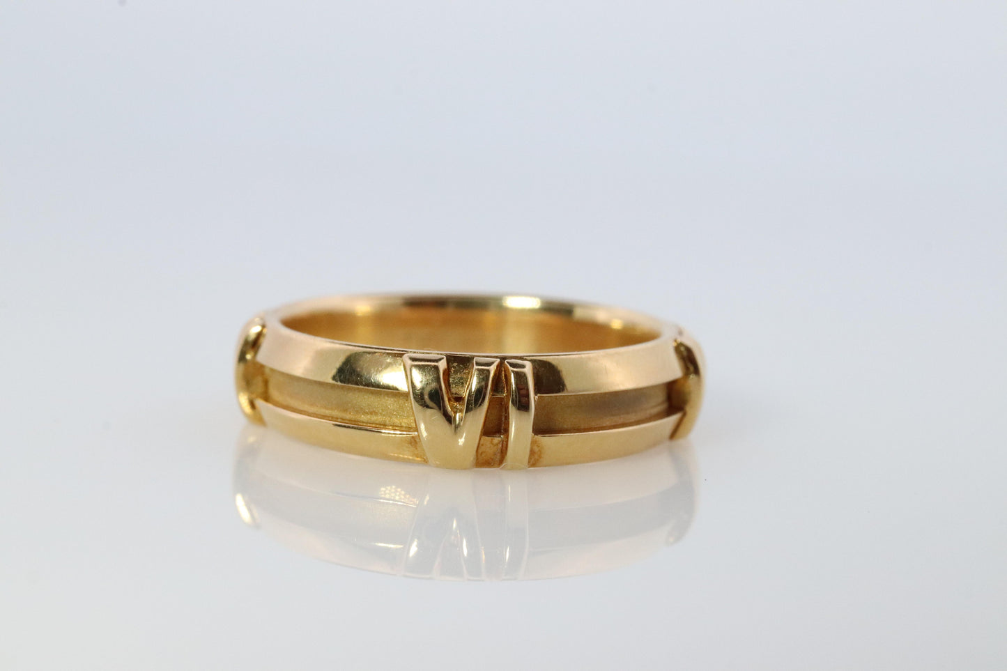 Tiffany and Co. Atlas Ring. Authentic 18k Yellow Gold Tiffany Roman Number Band.