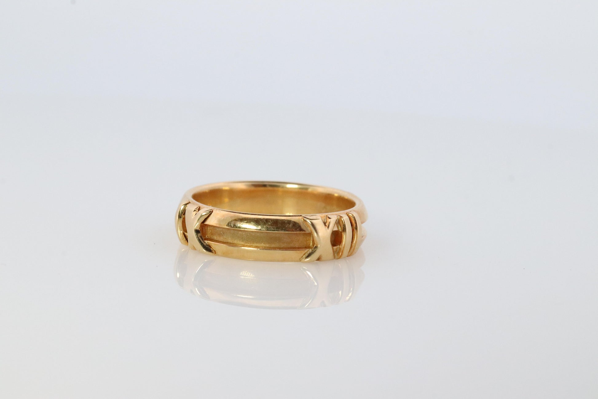 Tiffany and Co. Atlas Ring. Authentic 18k Yellow Gold Tiffany Roman Number Band.