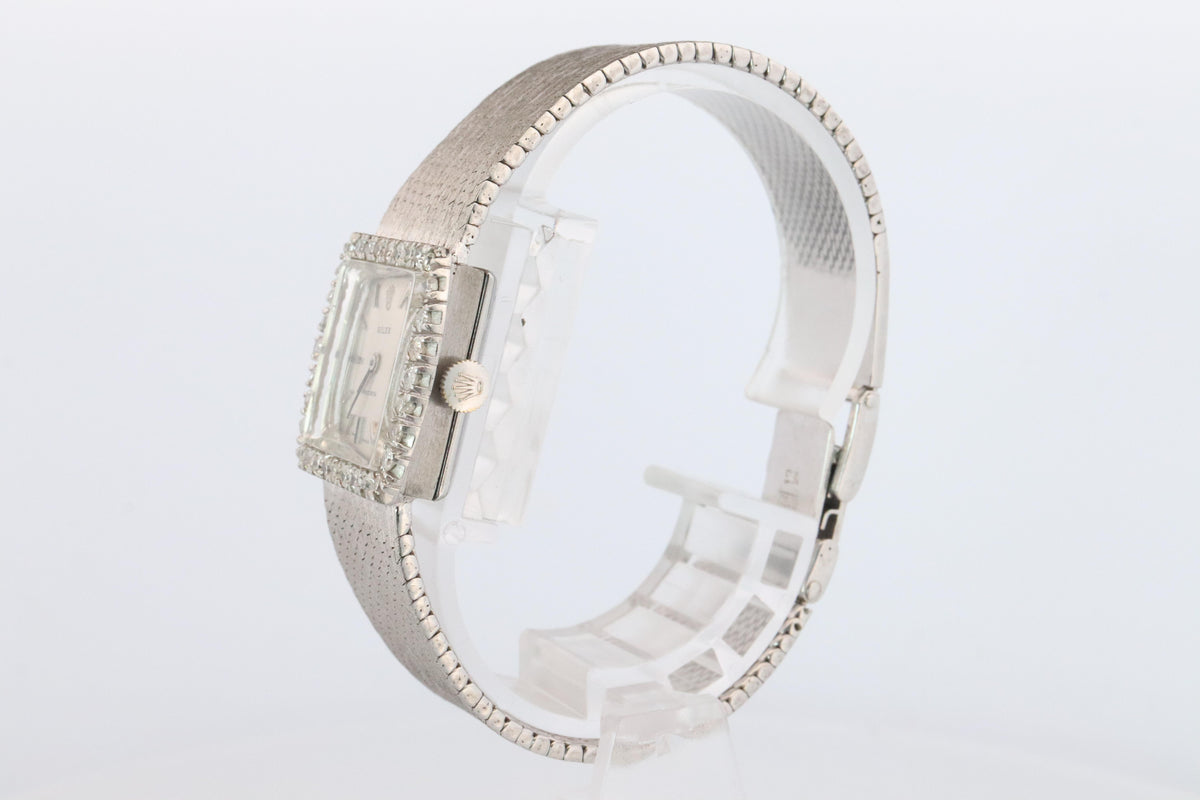 Genuine Rolex Watch. Diamond Bezel 1972 Ladies Manual ROLEX 2611 Precision