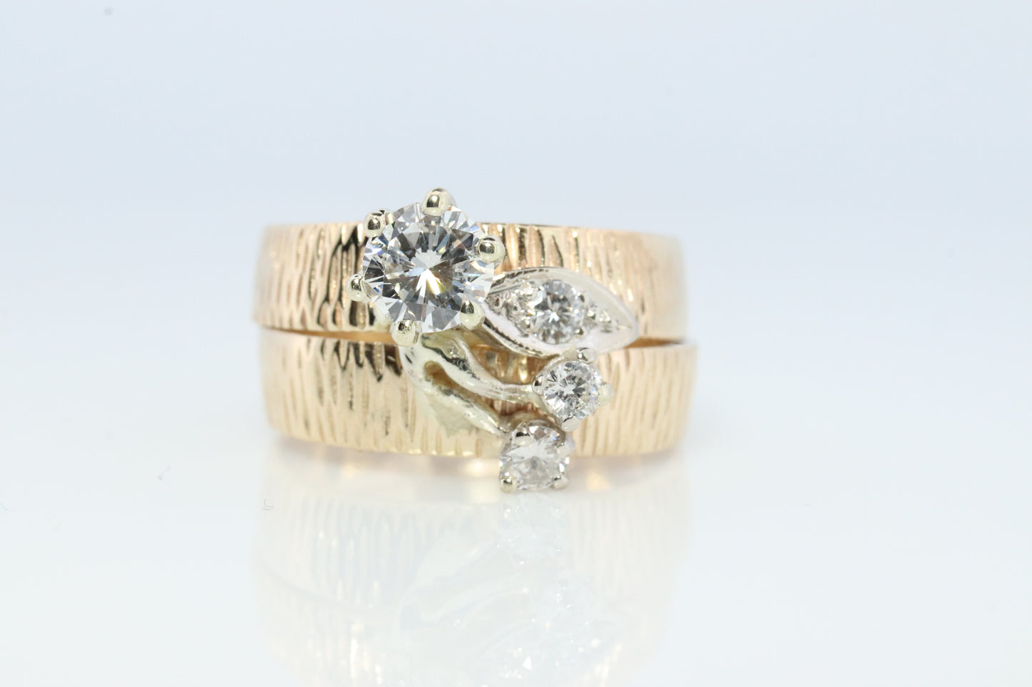 Ringset mit 14 Karat Diamanten. Hochzeitsset. Strukturiertes Verlobungsset. Brautring-Set. Diamantring-Set. st(330/11)