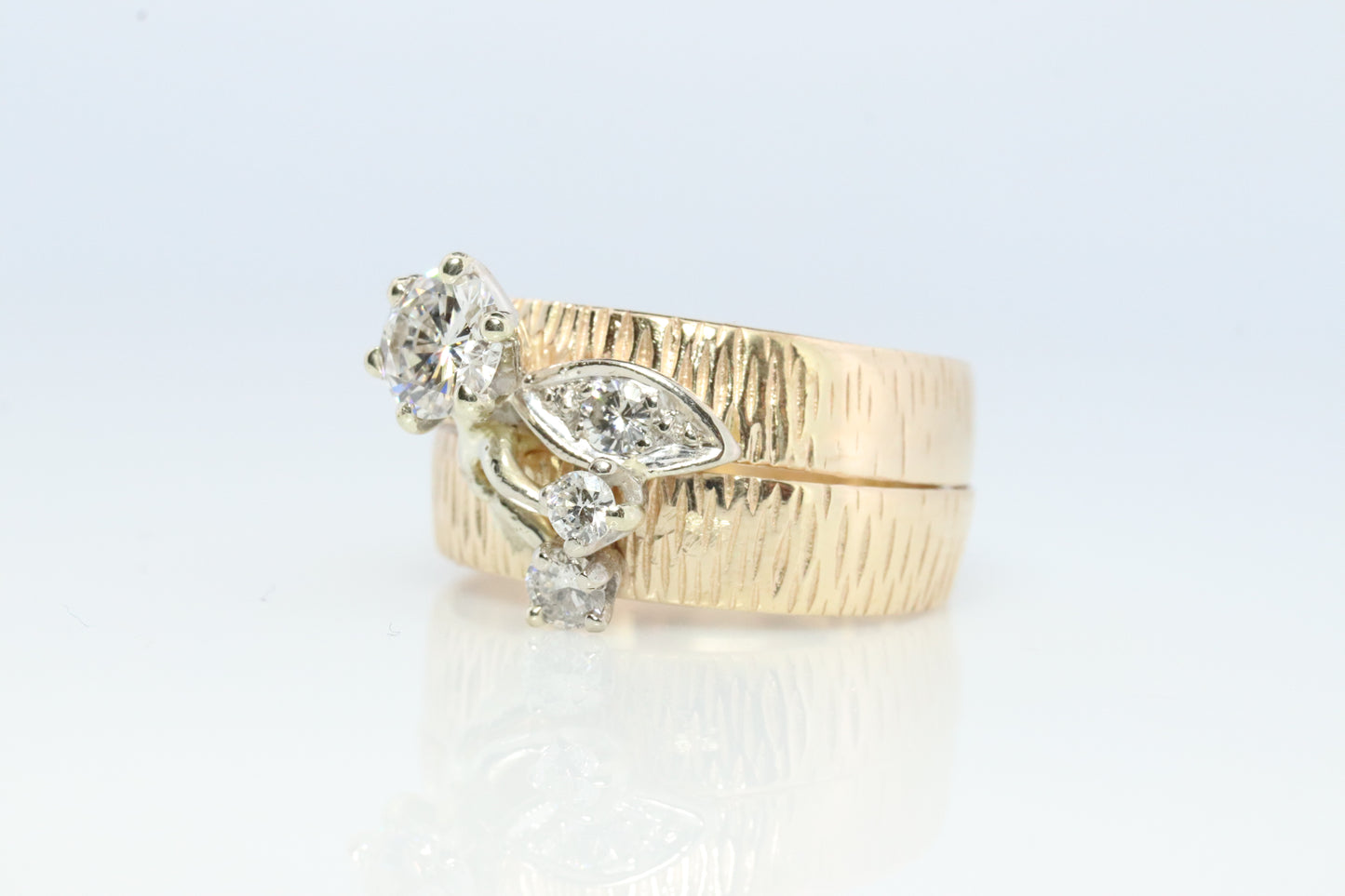 Ringset mit 14 Karat Diamanten. Hochzeitsset. Strukturiertes Verlobungsset. Brautring-Set. Diamantring-Set. st(330/11)