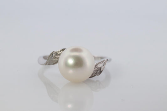 Mikimoto Ring. Vintage 14k Gold Mikimoto Diamond Pearl ring. Mikimoto Pearl