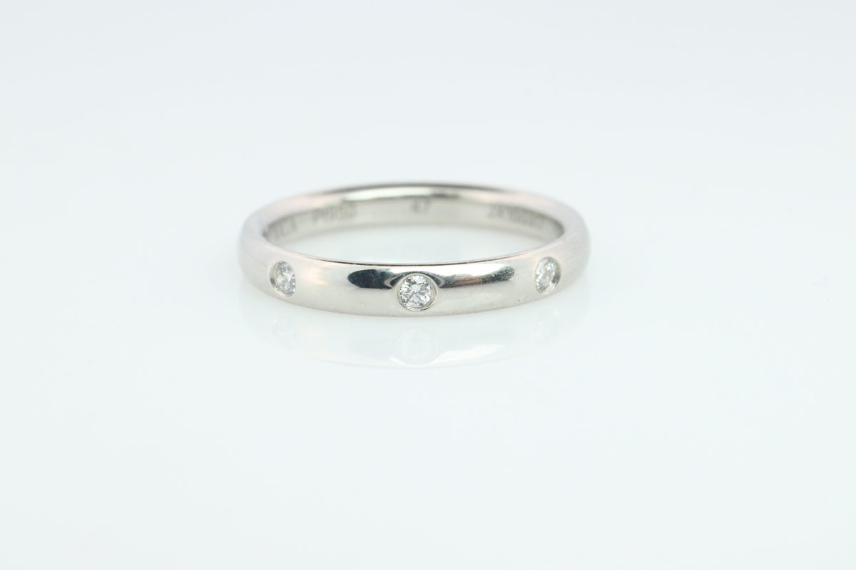 Preowned Van Cleef Arpels Tendrement band. VCA PT950 Platinum Diamond ring