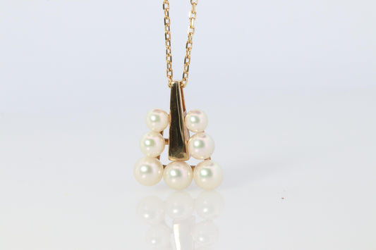 Mikimoto Pendant. 18k Gold Mikimoto Triangle Pyramid graduated Pearl Necklace.