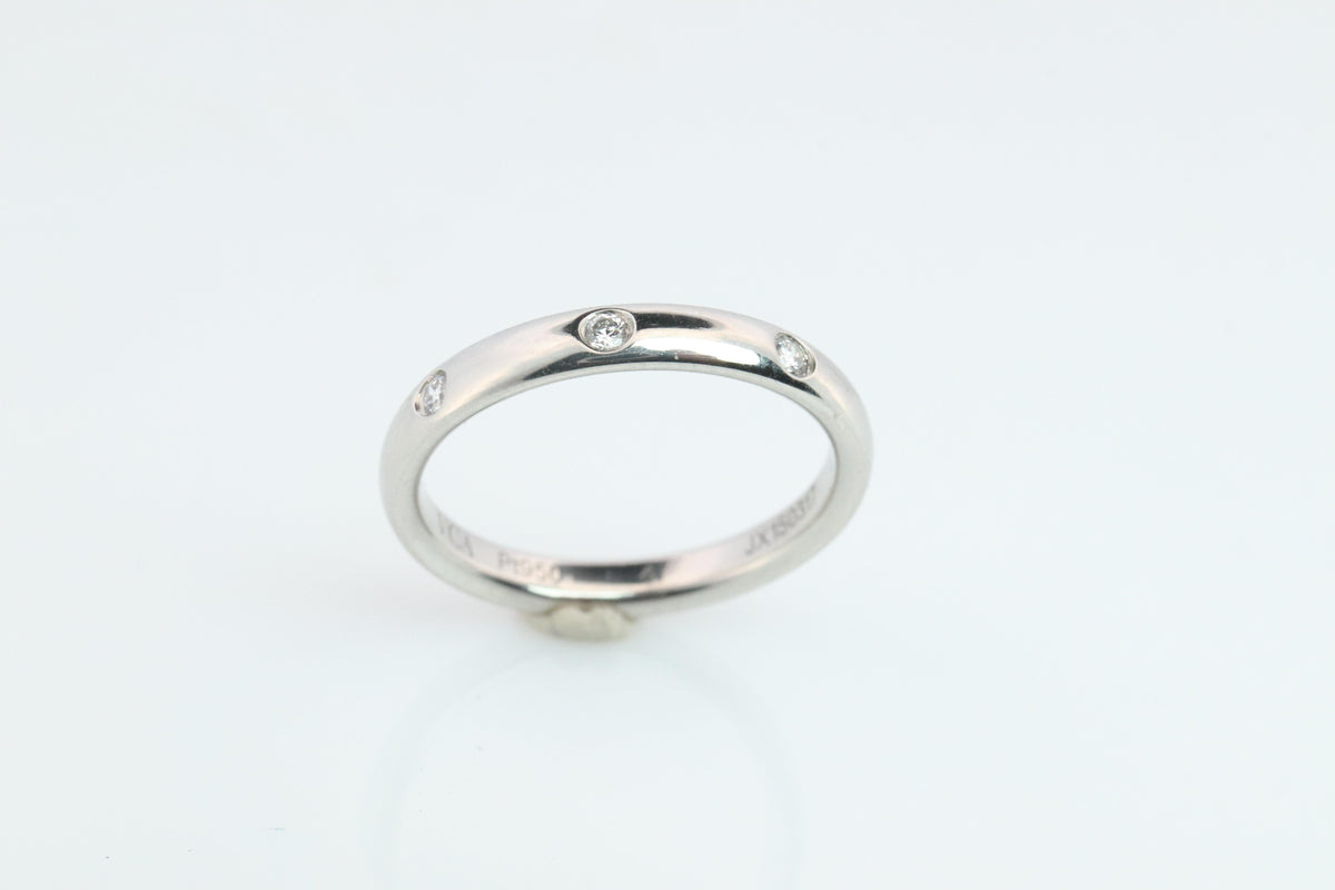 Preowned Van Cleef Arpels Tendrement band. VCA PT950 Platinum Diamond ring