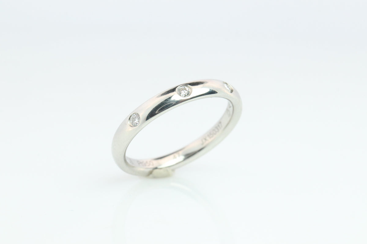 Preowned Van Cleef Arpels Tendrement band. VCA PT950 Platinum Diamond ring