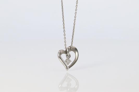 Yondo Sea necklace. 4℃ PT850 Platinum Heart Diamond Pendant.