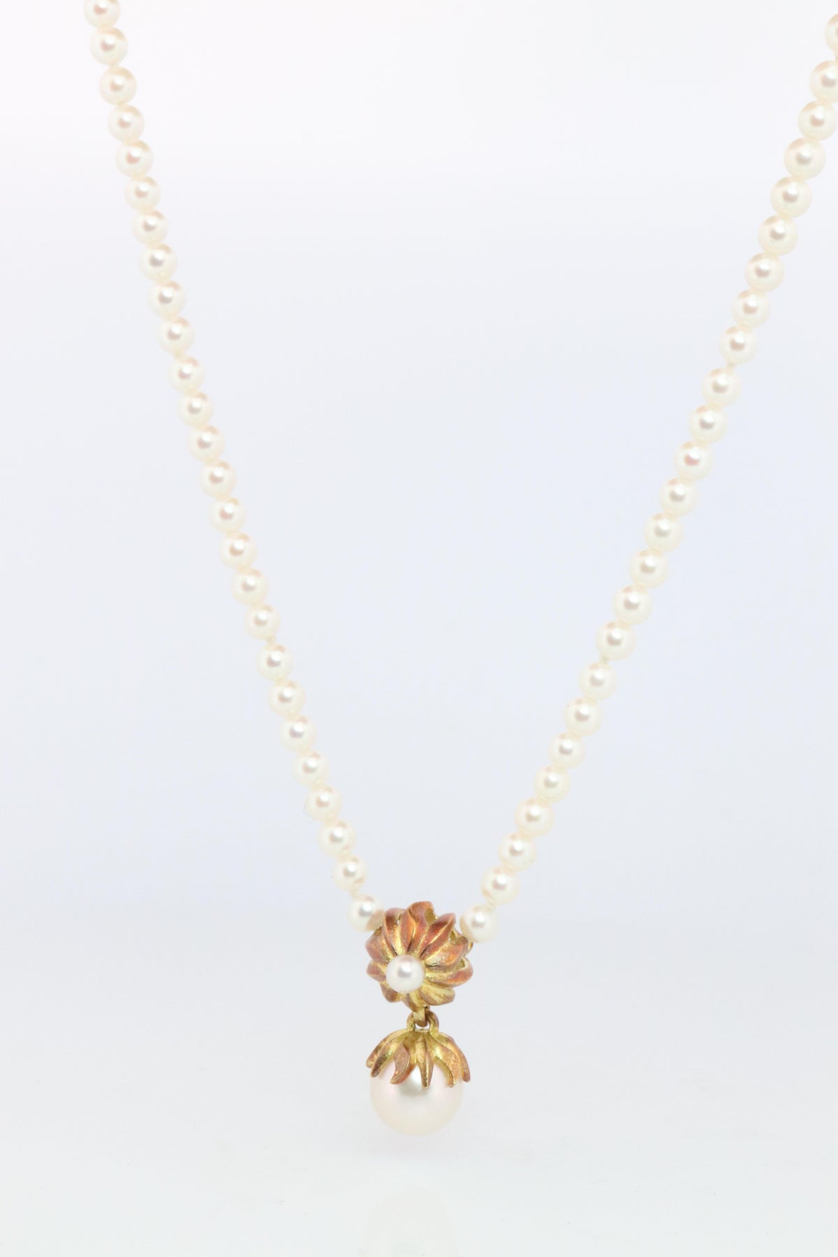 Vintage Tiffany Co Pearl Necklace. 18k YG Tiffany Pearl Pendant Strand.