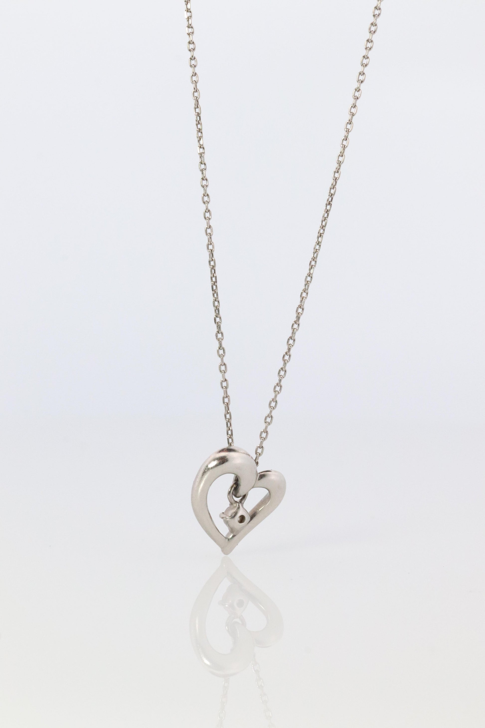 Yondo Sea necklace. 4℃ PT850 Platinum Heart Diamond Pendant.