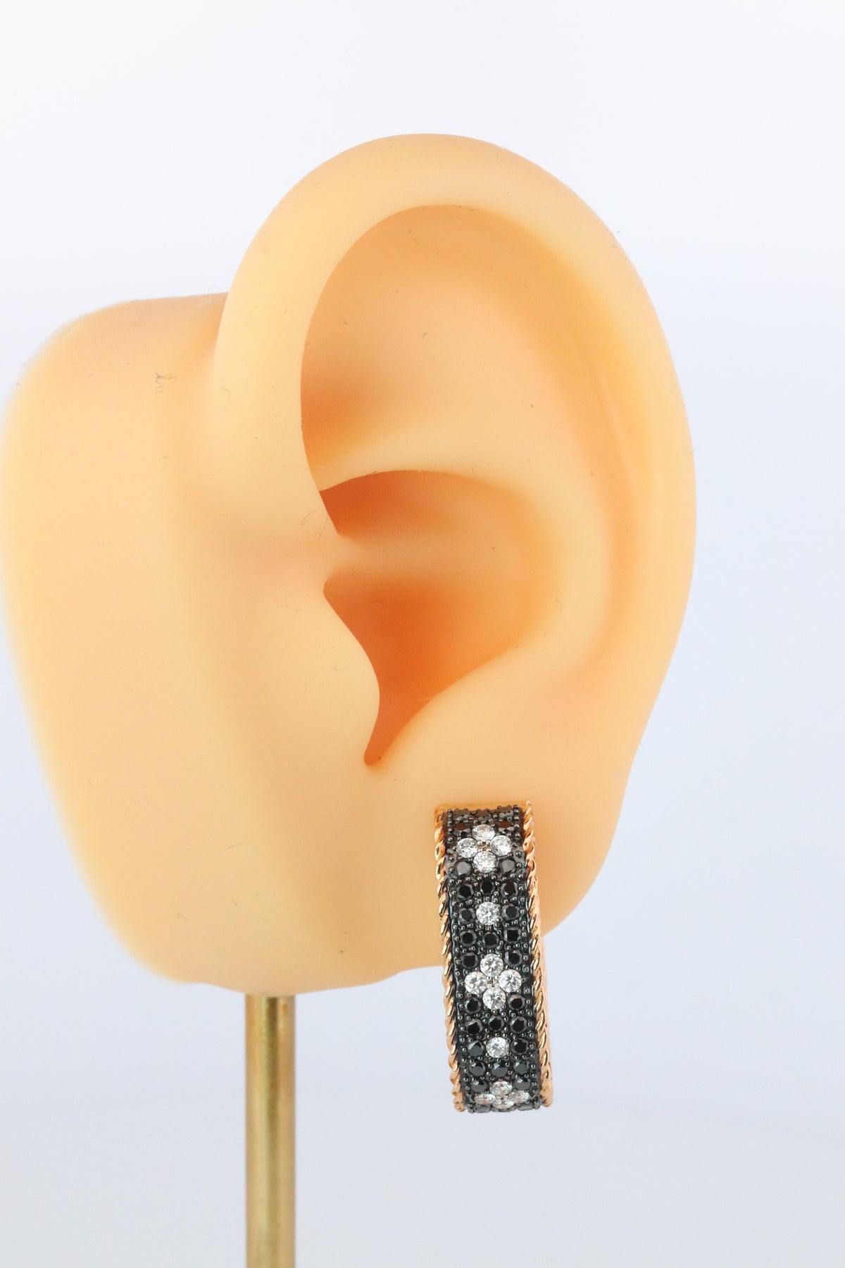 Preowned Roberto Coin Earrings. 18k Rose Gold Venetian Princess Diamond Hoops.