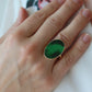 Ring aus dünnem Glas aus 18 Karat grüner Jade. Jade-Bezel-Set-Ring. Sehr seltener flacher Jade-Siegelring. st(295)