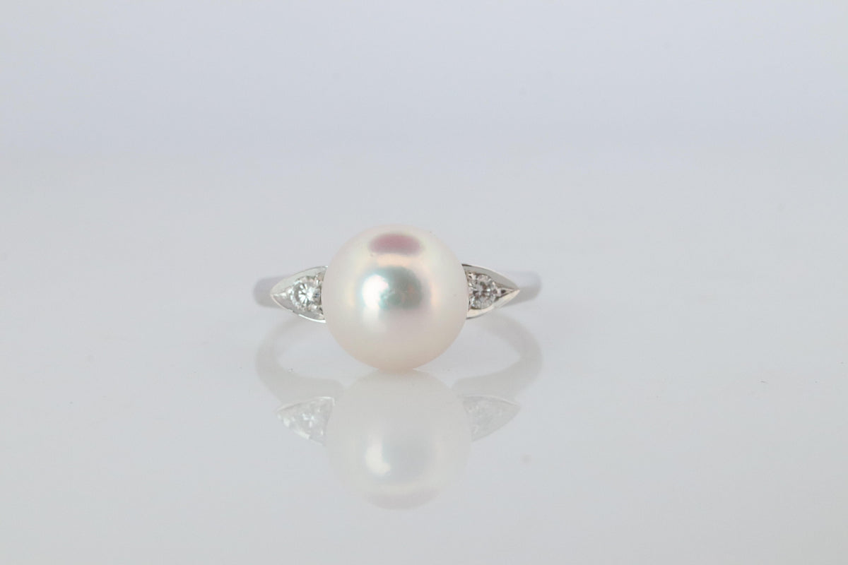 Mikimoto Pearl Solitaire Ring. Platinum PT950 Mikimoto Pearl Diamond ring.