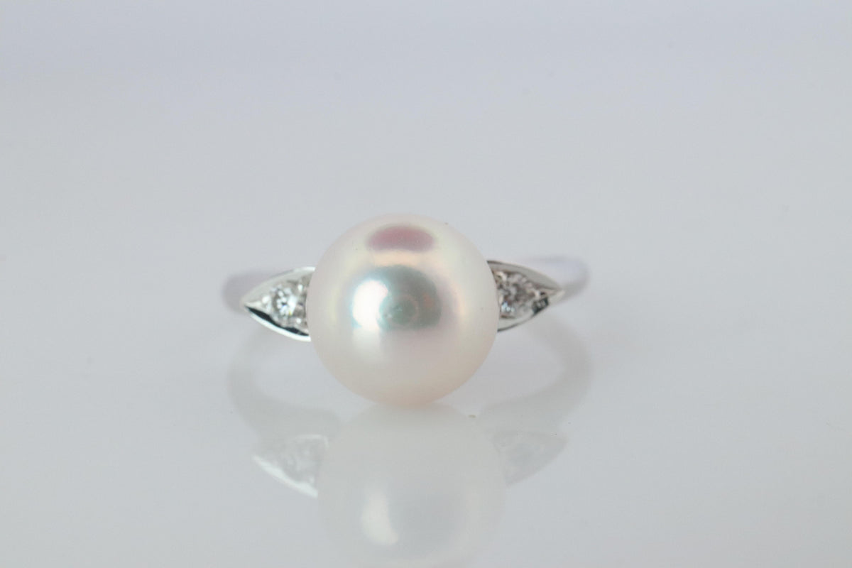 Mikimoto Pearl Solitaire Ring. Platinum PT950 Mikimoto Pearl Diamond ring.