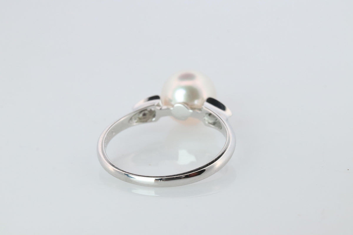Mikimoto Pearl Solitaire Ring. Platinum PT950 Mikimoto Pearl Diamond ring.