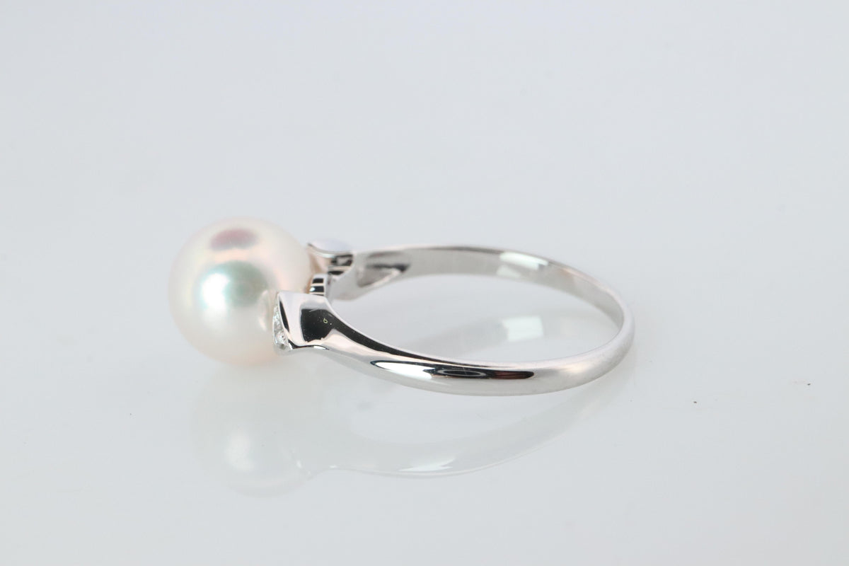 Mikimoto Pearl Solitaire Ring. Platinum PT950 Mikimoto Pearl Diamond ring.