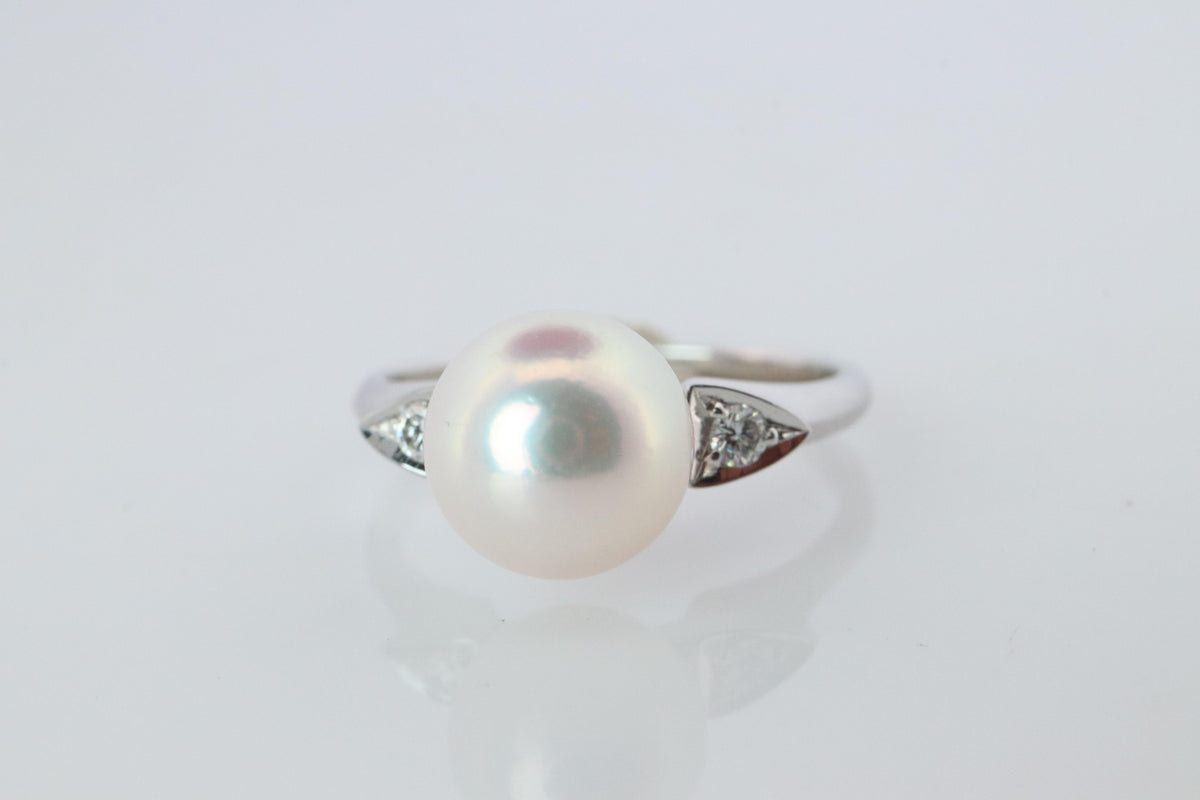 Mikimoto Pearl Solitaire Ring. Platinum PT950 Mikimoto Pearl Diamond ring.