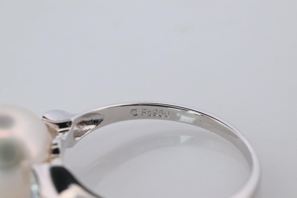 Mikimoto Pearl Solitaire Ring. Platinum PT950 Mikimoto Pearl Diamond ring.
