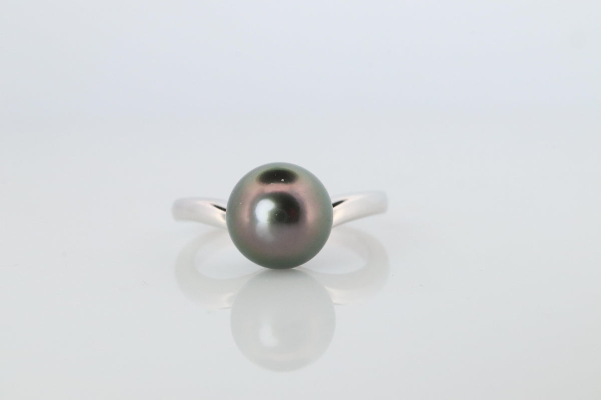 Mikimoto Tahitian Pearl Black Ring. Platinum PT900 Mikimoto Pearl ring.