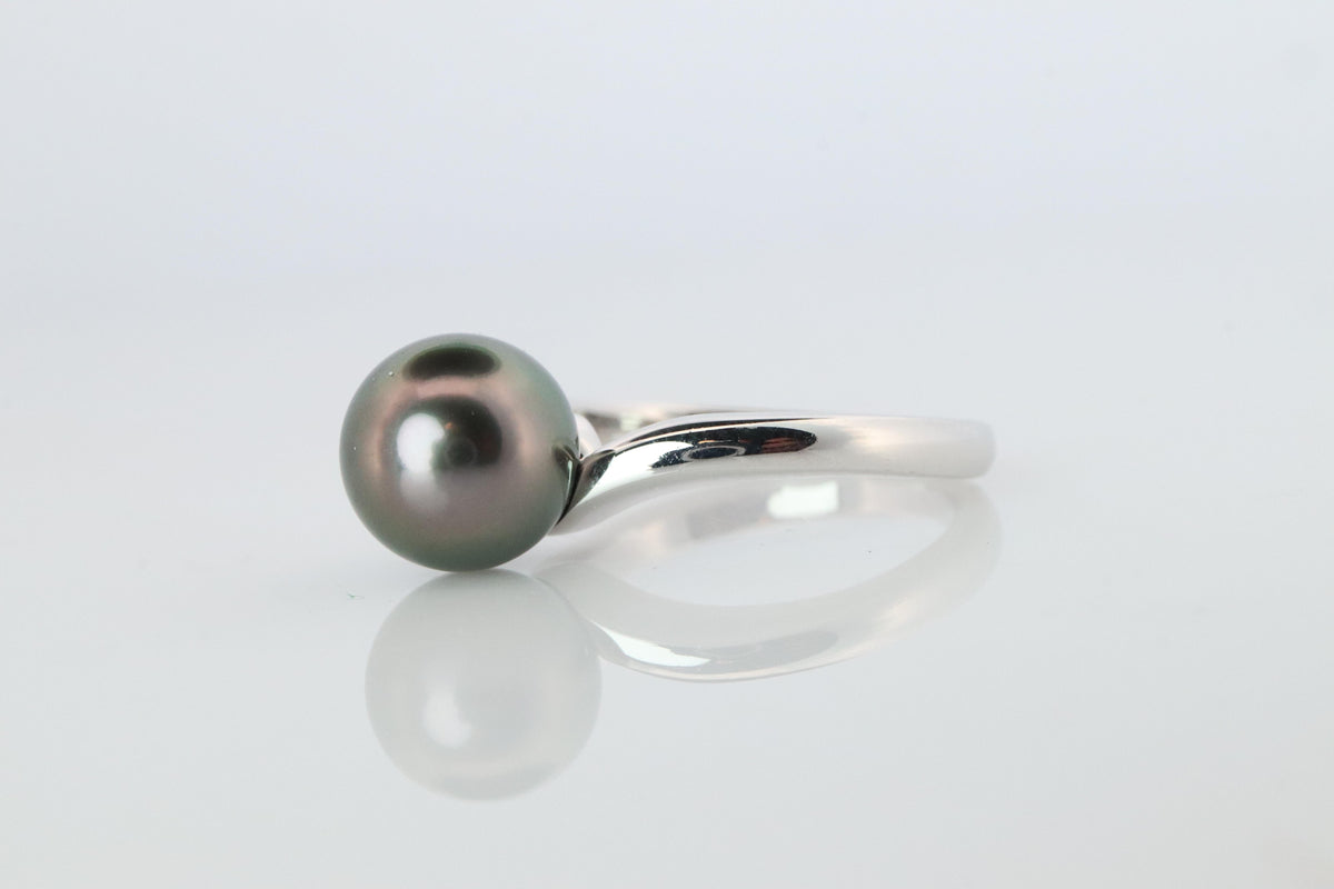 Mikimoto Tahitian Pearl Black Ring. Platinum PT900 Mikimoto Pearl ring.