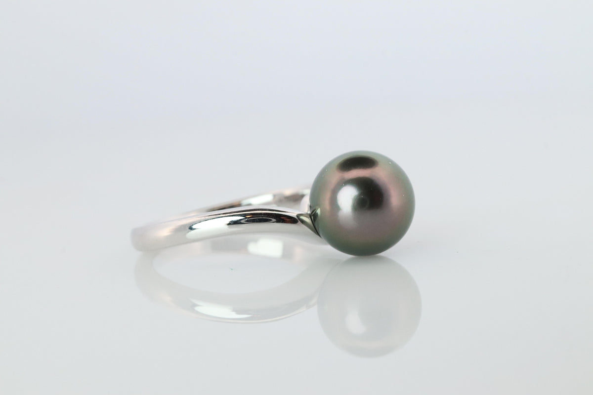 Mikimoto Tahitian Pearl Black Ring. Platinum PT900 Mikimoto Pearl ring.