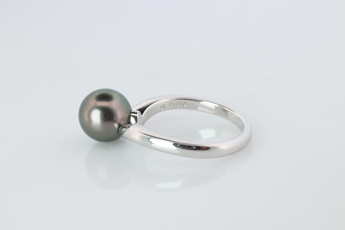 Mikimoto Tahitian Pearl Black Ring. Platinum PT900 Mikimoto Pearl ring.