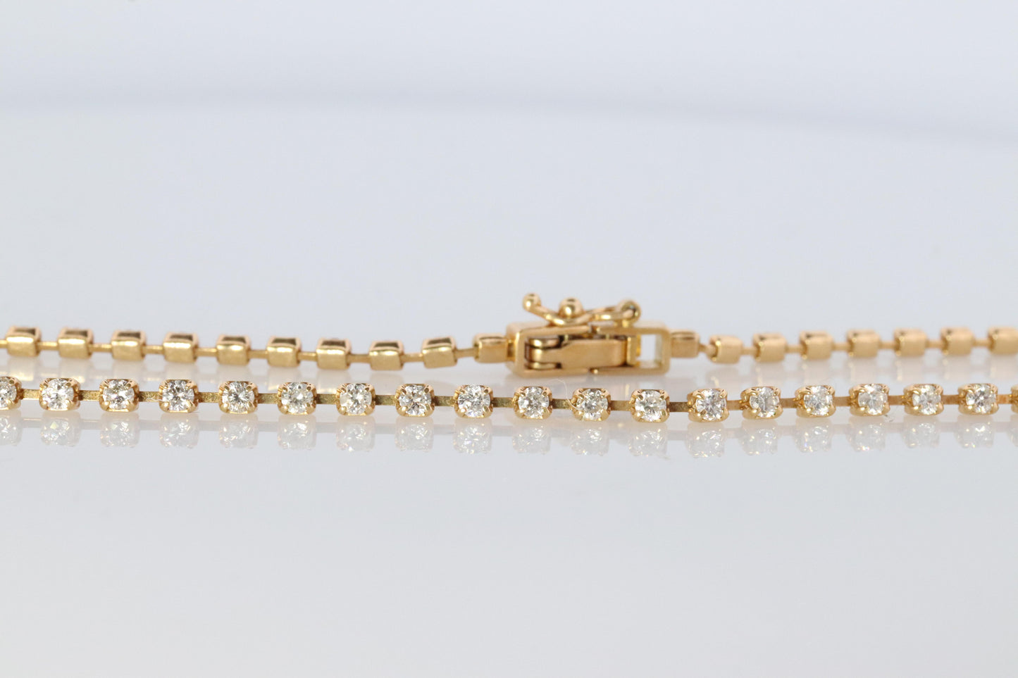 18k Diamond Tennis Bracelet. 18k round diamond Tennis bracelet. 1CTW