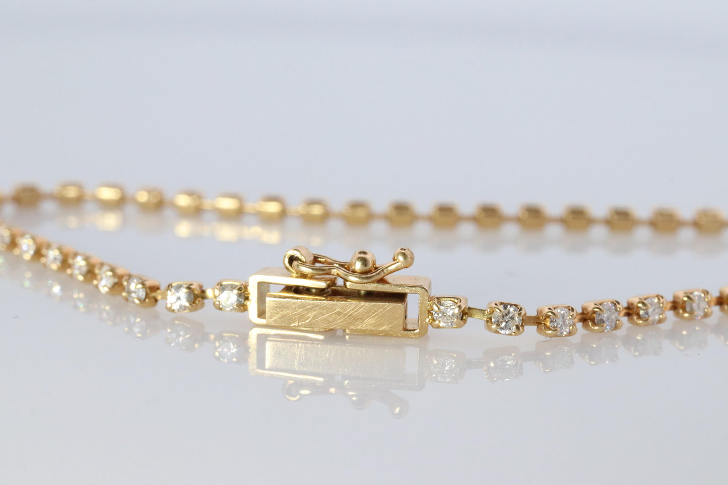 18k Diamond Tennis Bracelet. 18k round diamond Tennis bracelet. 1CTW