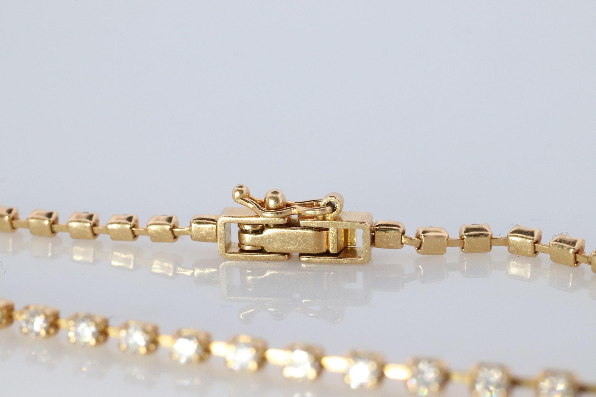 18k Diamond Tennis Bracelet. 18k round diamond Tennis bracelet. 1CTW