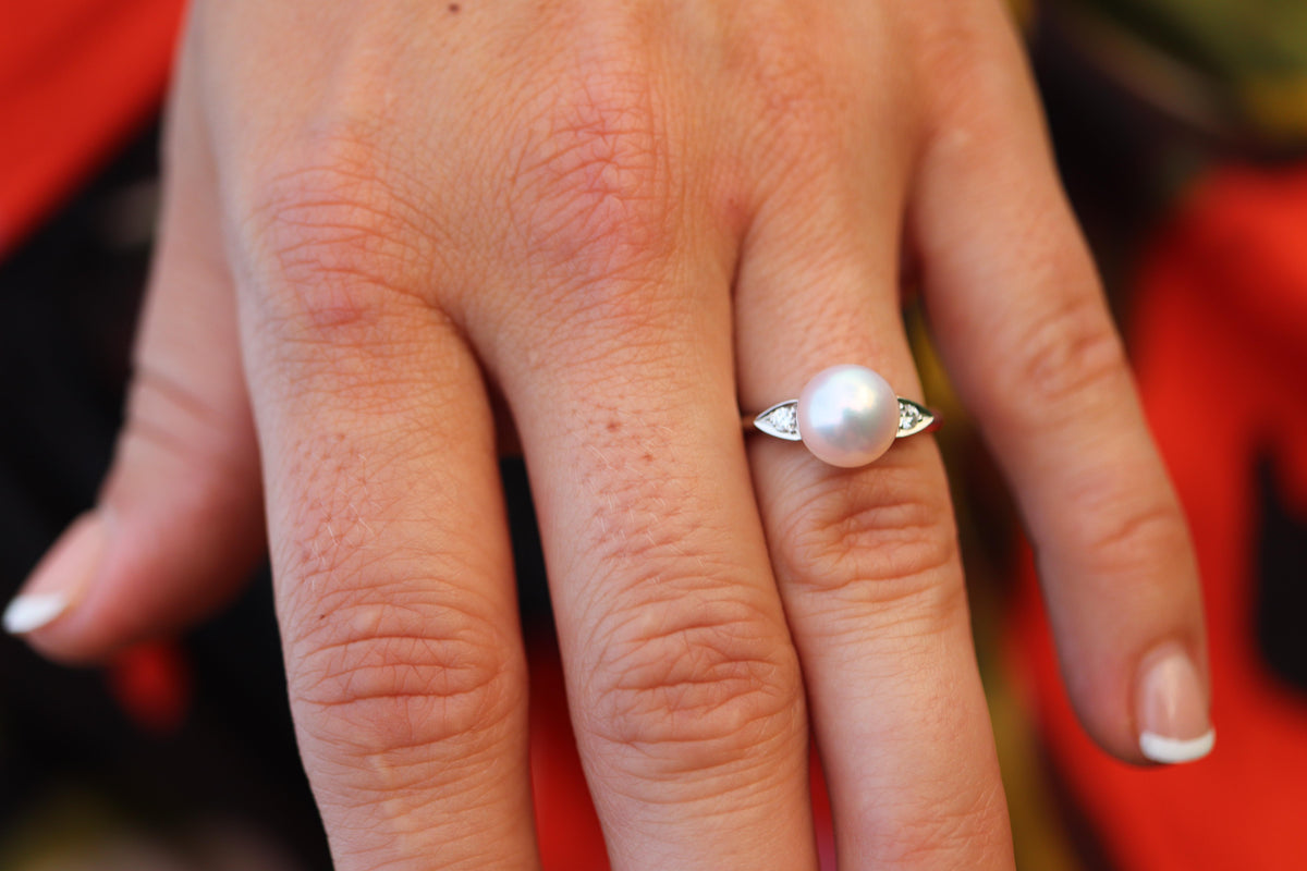 Mikimoto Pearl Solitaire Ring. Platinum PT950 Mikimoto Pearl Diamond ring.