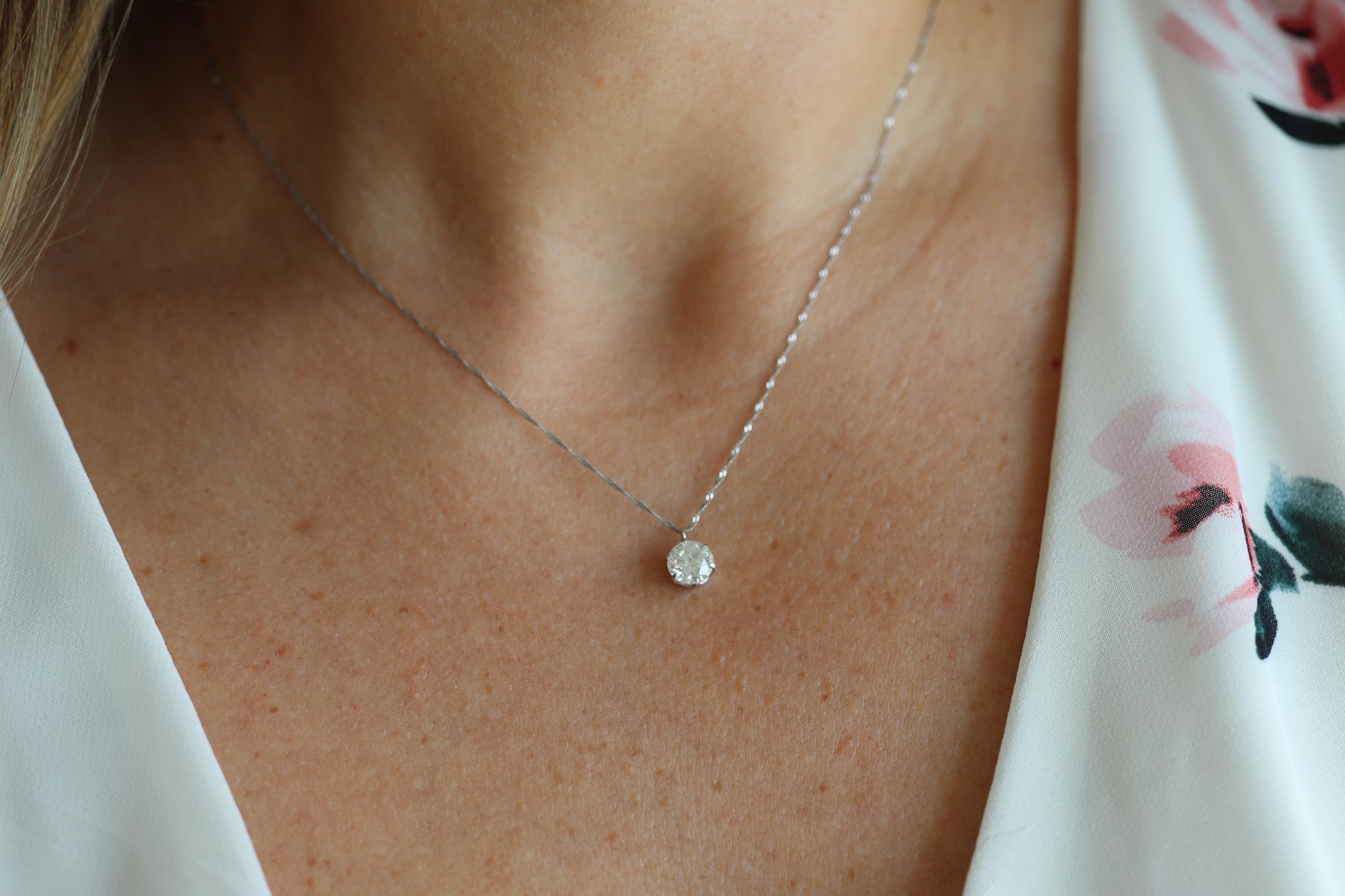 Large Diamond solitaire pendant. Platinum Pt999 Round diamond 0.9CT Necklace
