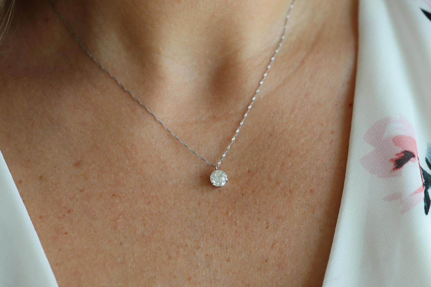 Large Diamond solitaire pendant. Platinum Pt999 Round diamond 0.9CT Necklace