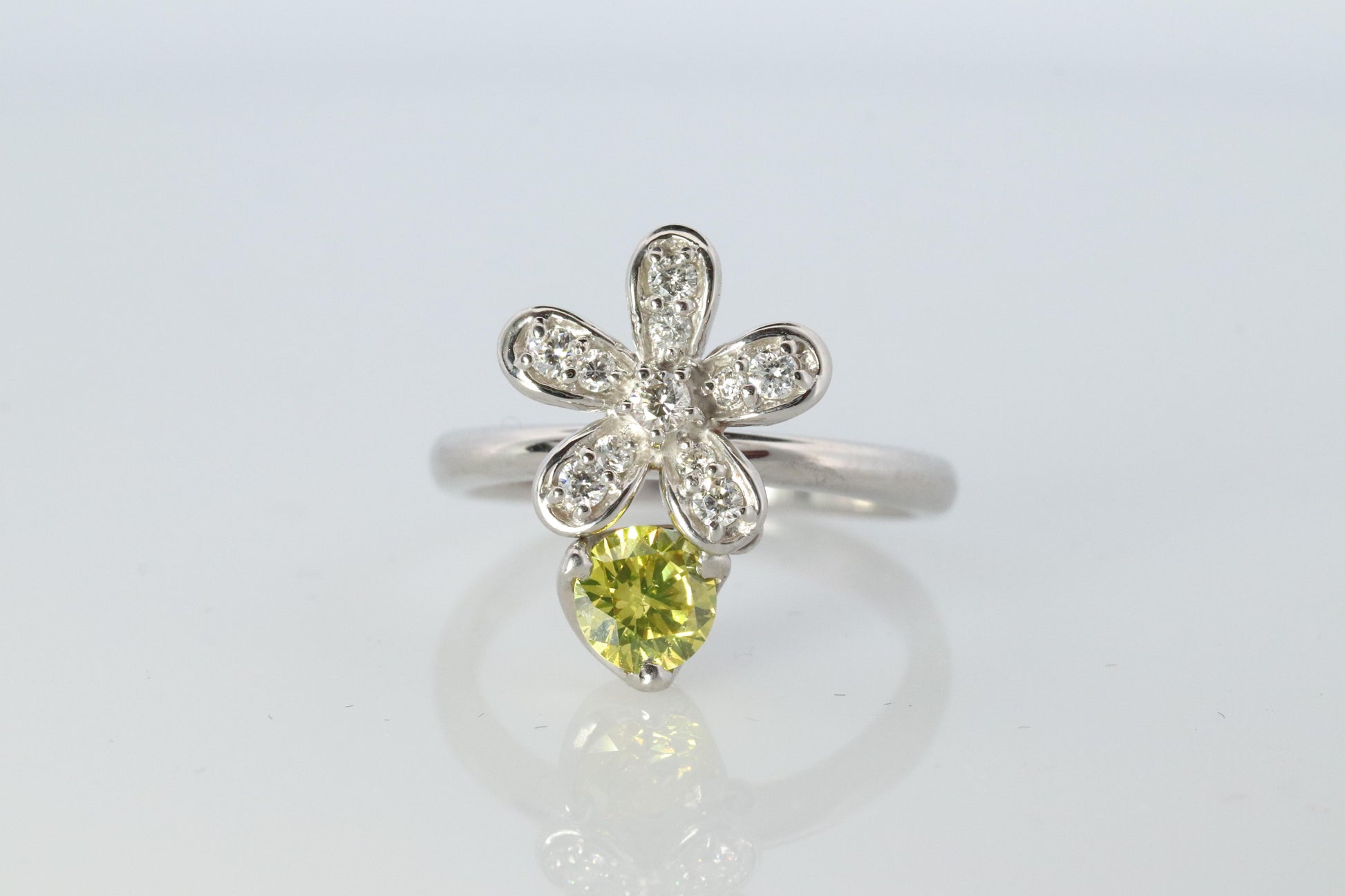 Platinum Yellow Diamond Flower ring. Pt900 Canary Diamond Dangle cluster band.