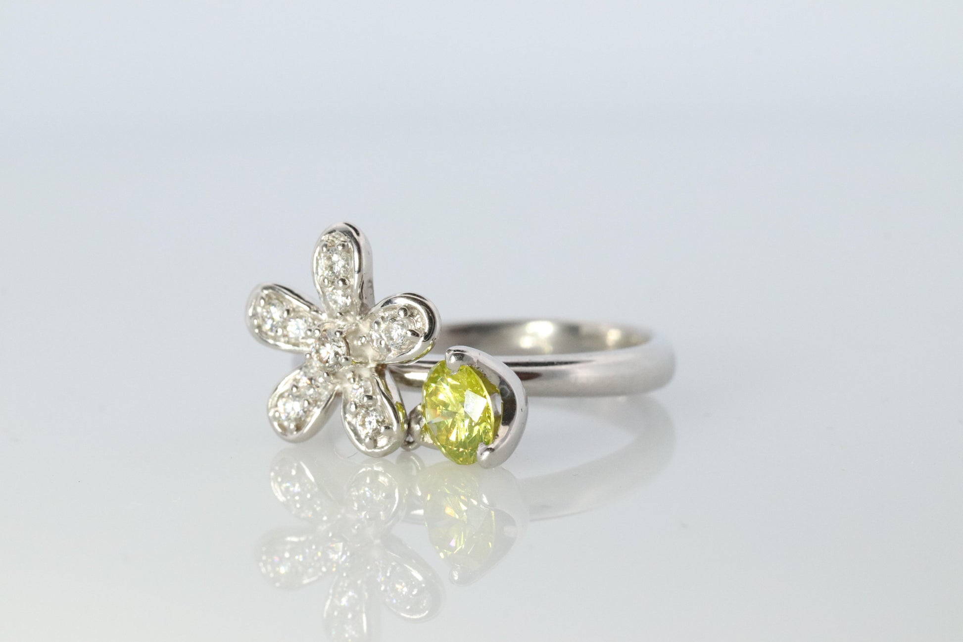 Platinum Yellow Diamond Flower ring. Pt900 Canary Diamond Dangle cluster band.