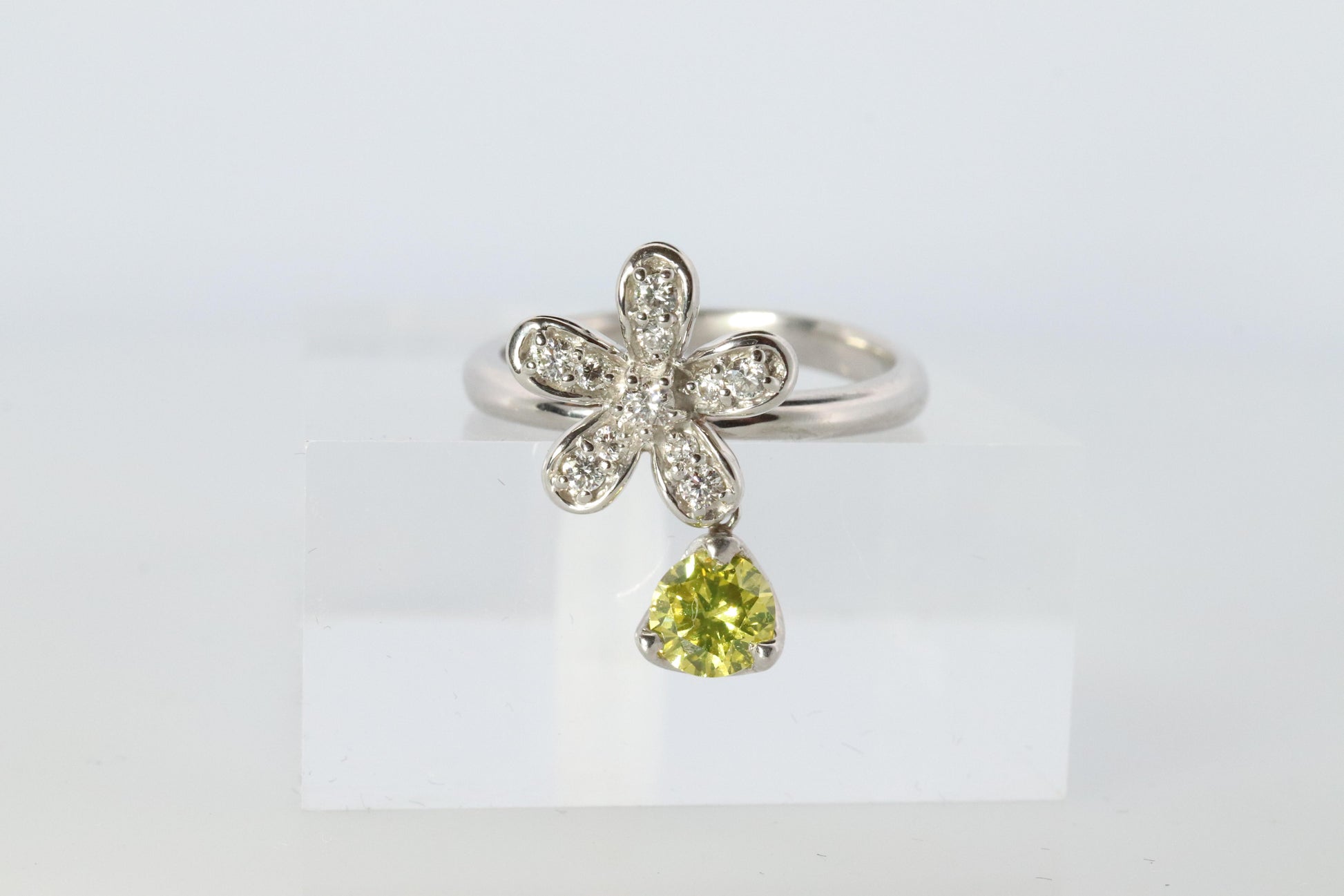 Platinum Yellow Diamond Flower ring. Pt900 Canary Diamond Dangle cluster band.