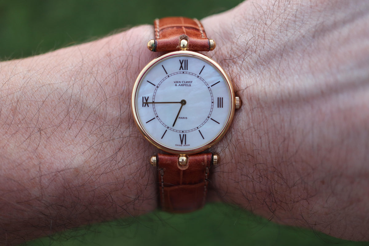 Van Cleef and Arpels 18101 MOP Dial watch. VCA Classique 18k Round 30mm Watch