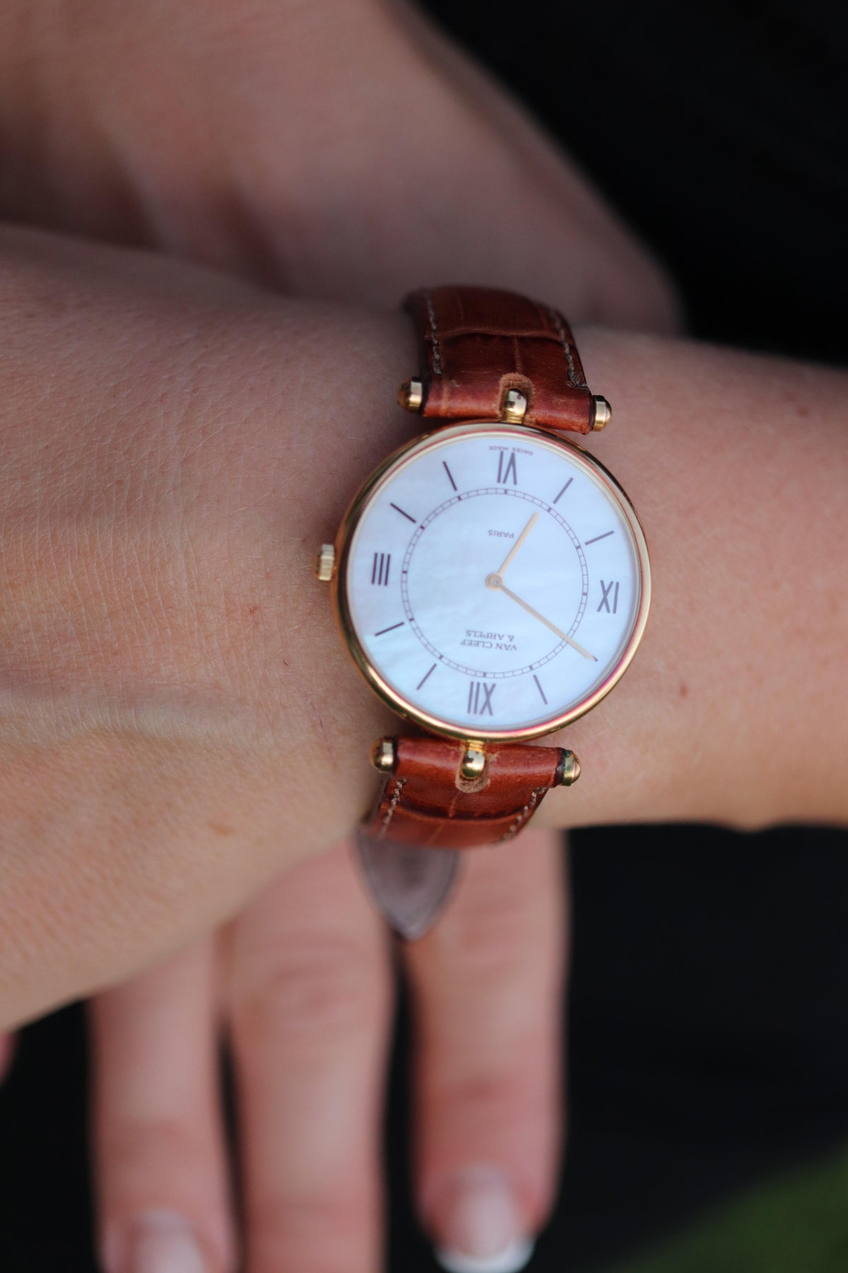 Van Cleef and Arpels 18101 MOP Dial watch. VCA Classique 18k Round 30mm Watch