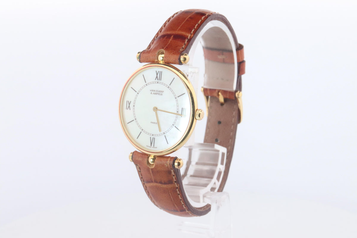 Van Cleef and Arpels 18101 MOP Dial watch. VCA Classique 18k Round 30mm Watch