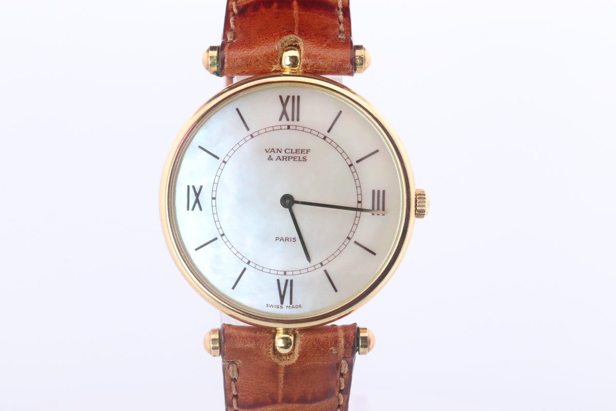 Van Cleef and Arpels 18101 MOP Dial watch. VCA Classique 18k Round 30mm Watch