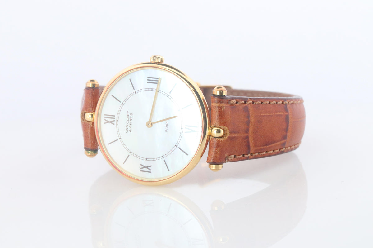 Van Cleef and Arpels 18101 MOP Dial watch. VCA Classique 18k Round 30mm Watch