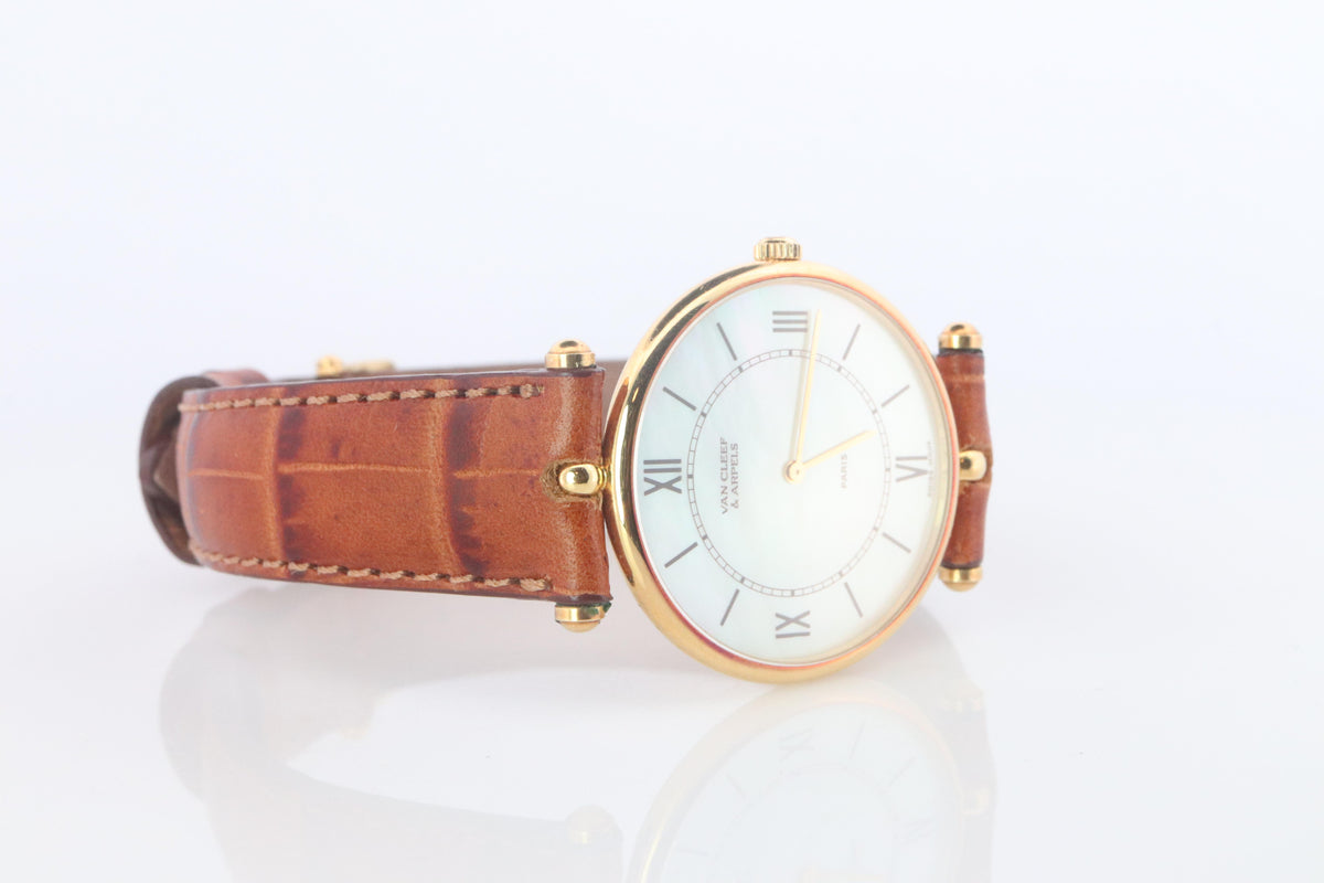 Van Cleef and Arpels 18101 MOP Dial watch. VCA Classique 18k Round 30mm Watch