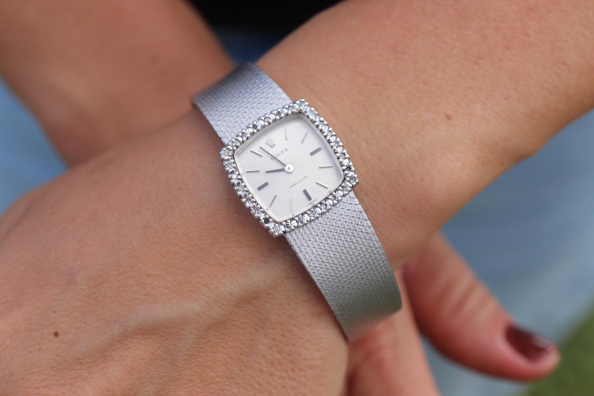 Genuine Rolex Watch. Diamond Bezel 1975 Ladies Manual ROLEX 2611 Precision