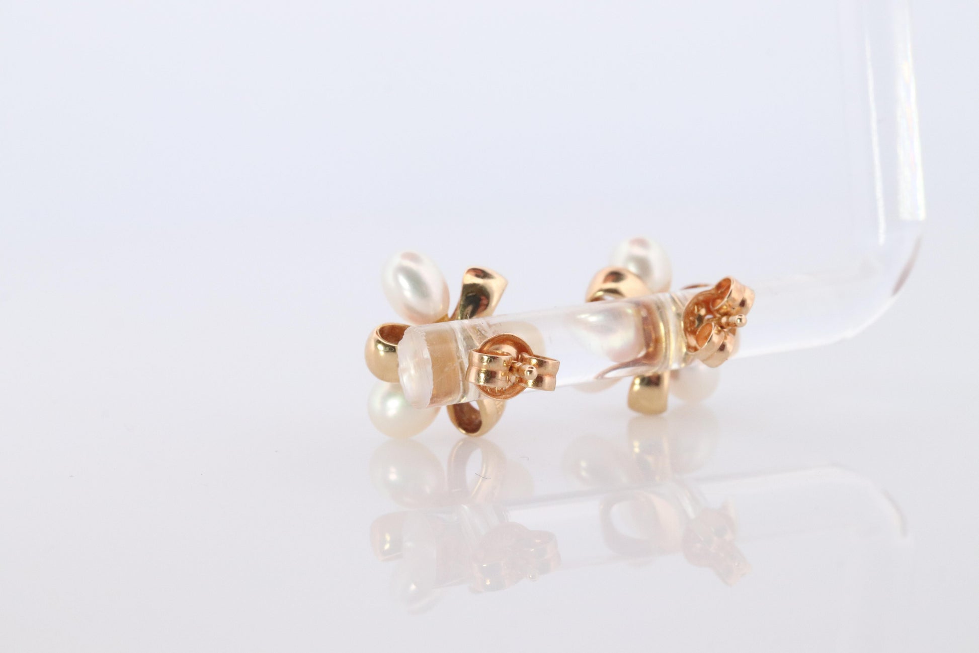 Mikimoto Earrings. 18k Yellow Gold Mikimoto Pearl Cluster Stud Pierced Earrings.